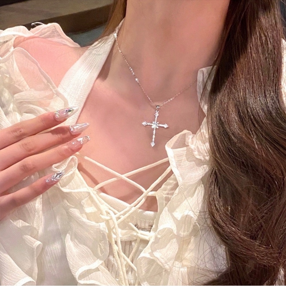 Elegant Silver Color Cross Pendant Necklace - Picture 3 of 6